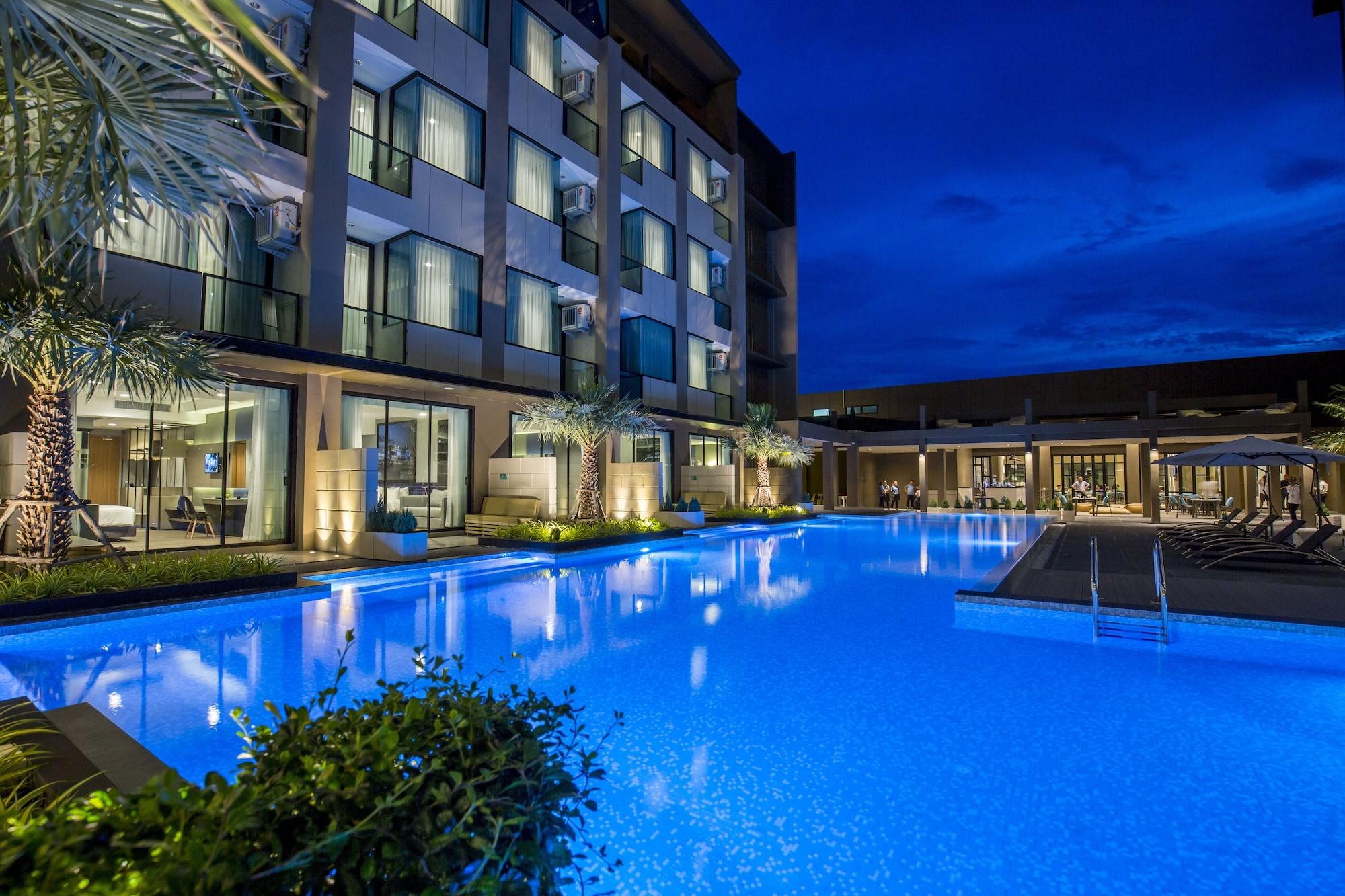 The Crystal Hotel Buriram - Formerly X2 Vibe Бурірам Екстер'єр фото