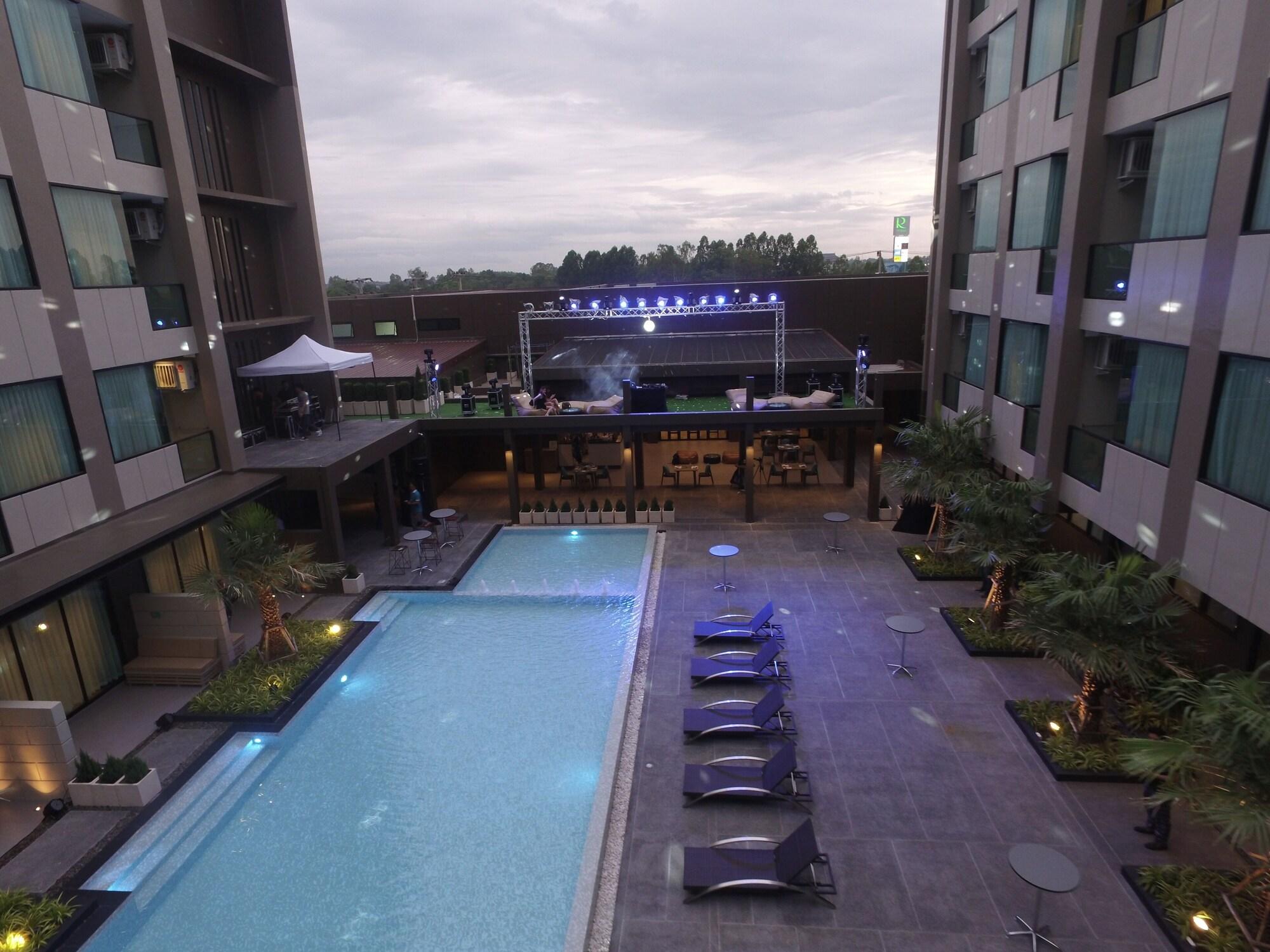 The Crystal Hotel Buriram - Formerly X2 Vibe Бурірам Екстер'єр фото